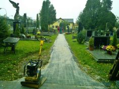 Rozšíření chodníků na hřbitově v Nových Benátkách