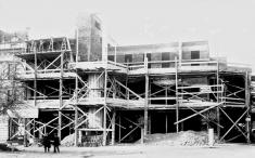Hrubá stavba Okresního domu čp.&nbsp;41 roku 1927