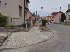 Stavební úpravy chodníku a veřejného osvětlení v ulici Jana z Dražic