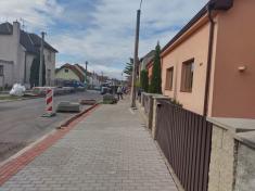 Stavební úpravy chodníku a veřejného osvětlení v ulici Jana z Dražic