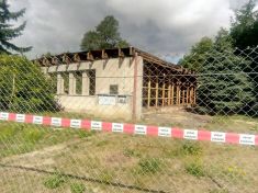 Demolice bývalé skautské klubovny v areálu MŠ Jizerka